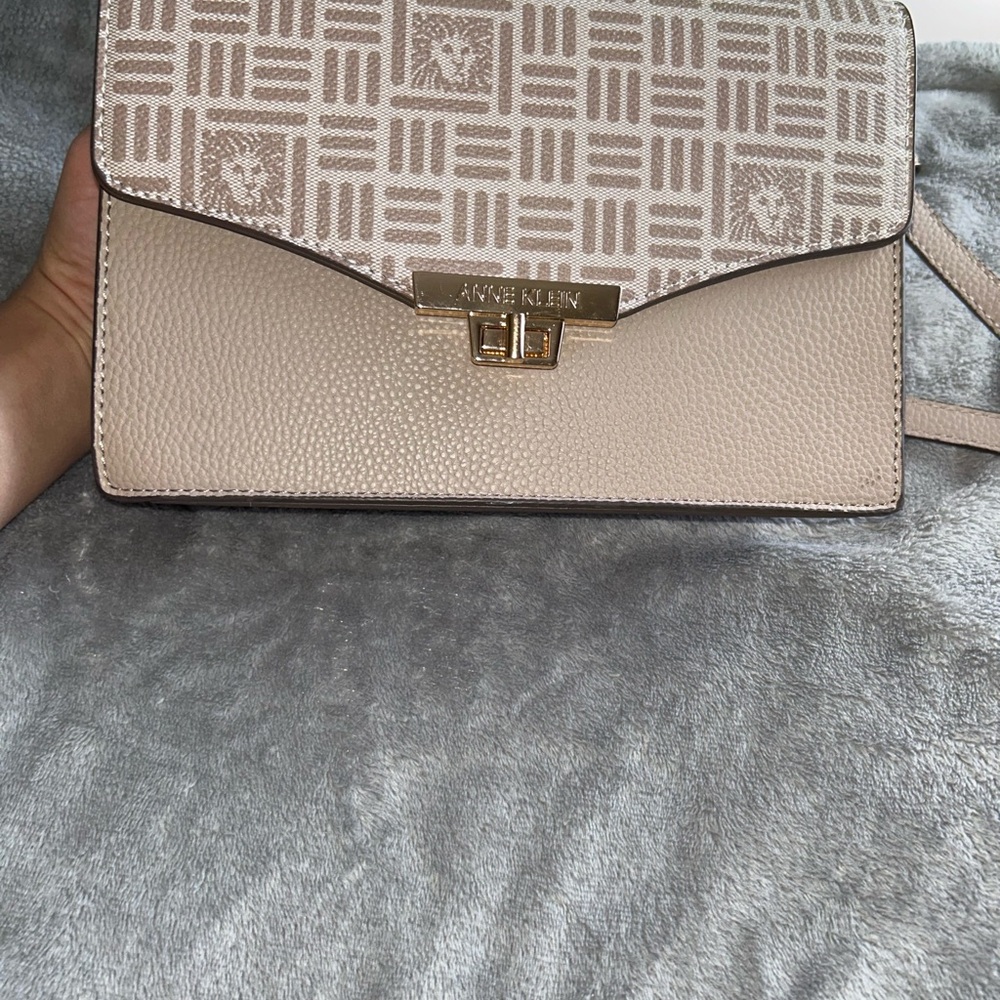 Anne Klein Tan and Cream Crossbody Bag with Geometric Pattern - Picture 5 of 8